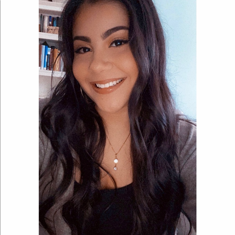 Meet your Posher, Isabel